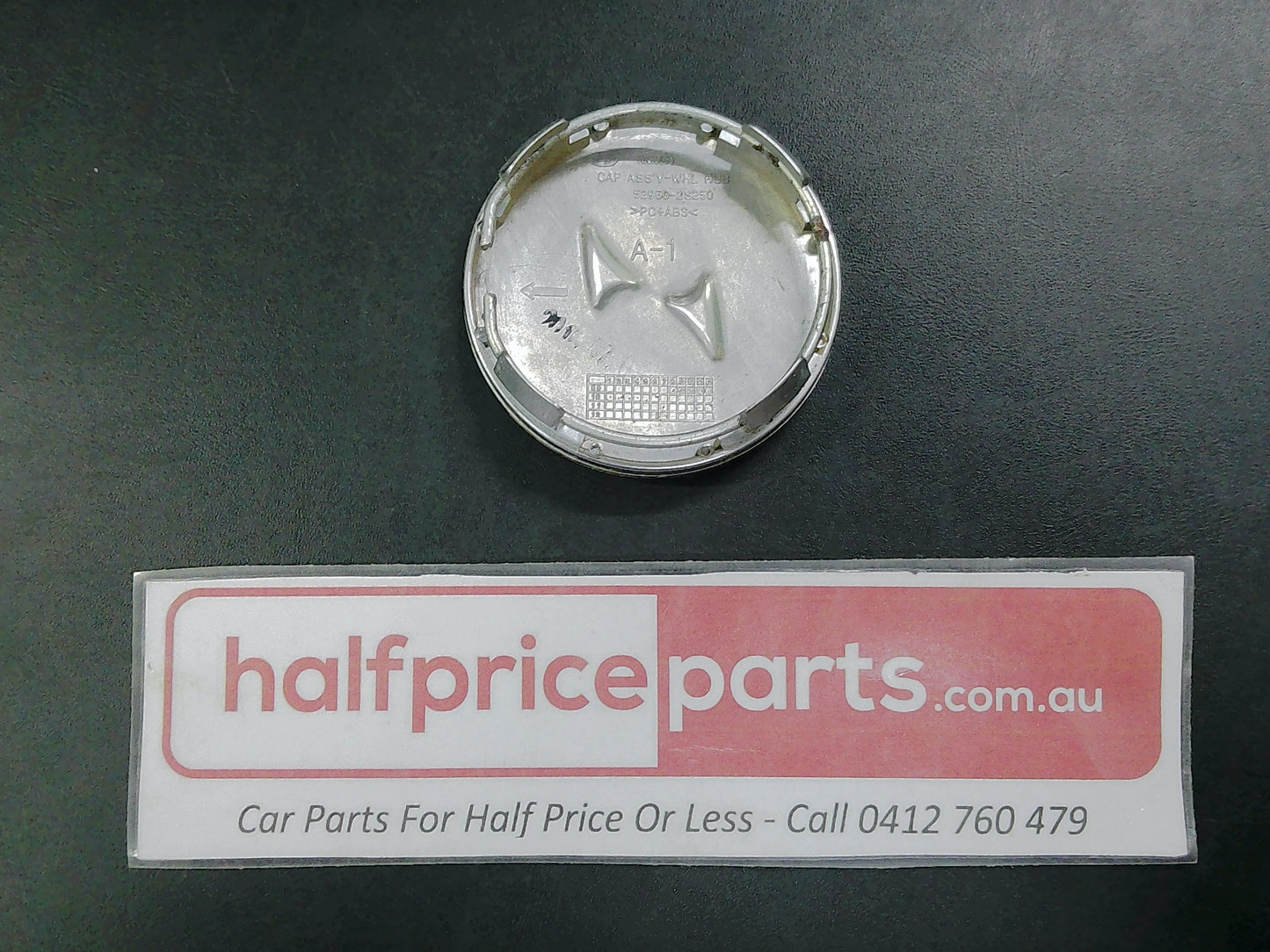 Hyundai Granduer/I20/I30/IX35/Santa Fe/Sonata/Tucson Genuine Alloy Centre Cap Used Part