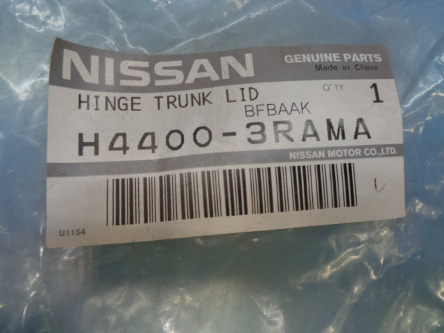 Nissan B17 Pulsar Genuine Right Hand Boot Hinge New Part
