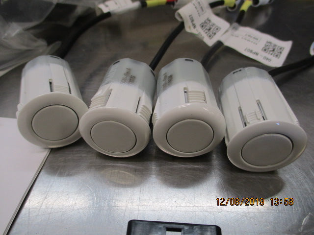 Toyota Prado 150 Genuine Front Park Assist 4 Head Kit Glacier White New Part