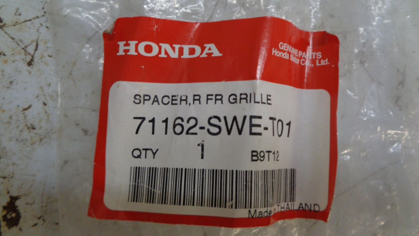 Honda CR-V Genuine Right (Driver) Front Grille Spacer New Part