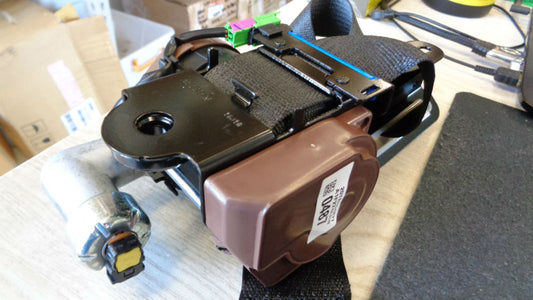 Holden CG Captiva 5/7 Genuine passenger front seat belt new part