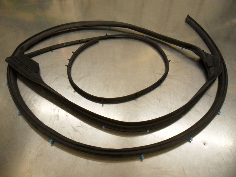 Nissan Navara D40M Genuine Rear Right Hand Door Weatherstrip New Part