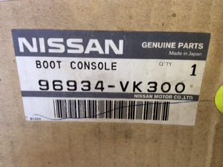 Nissan Patrol GU Y61 genuine gear lever boot console new part