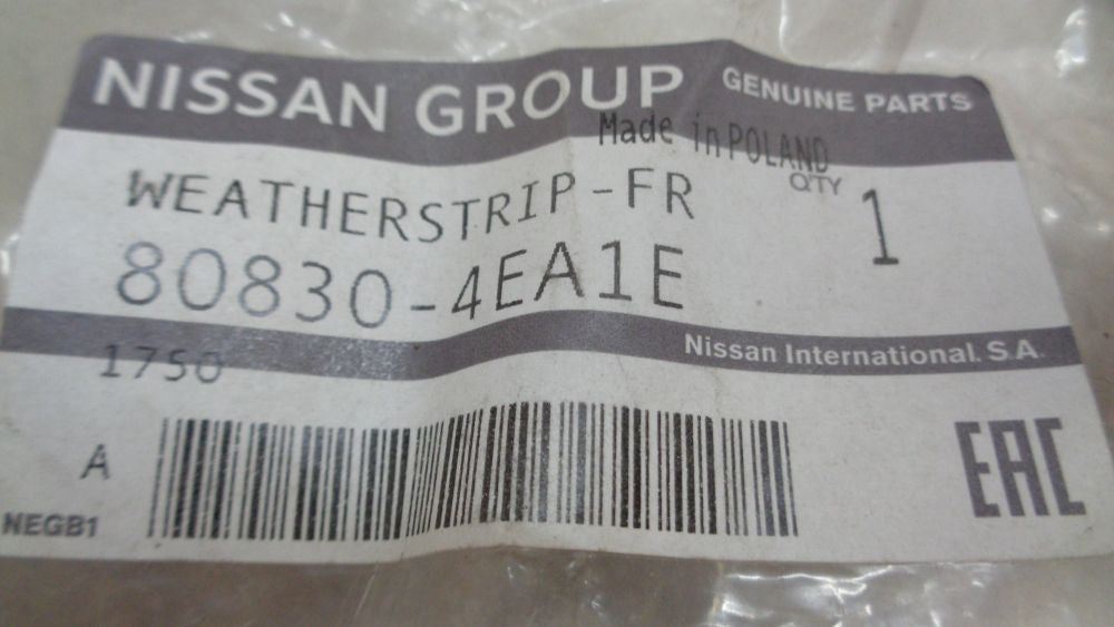 Nissan Qashqai J11 Genuine Front Right Hand Door Weather Strip New Part