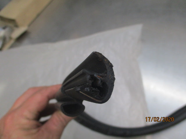 Nissan Pulsar Genuine Left Hand Front Door Welt Body Side Rubber New Part