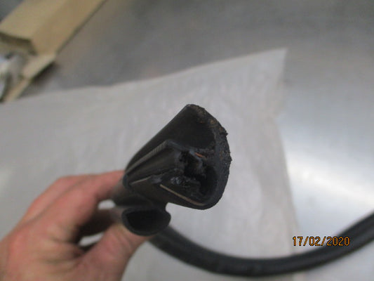 Nissan Pulsar Genuine Left Hand Front Door Welt Body Side Rubber New Part