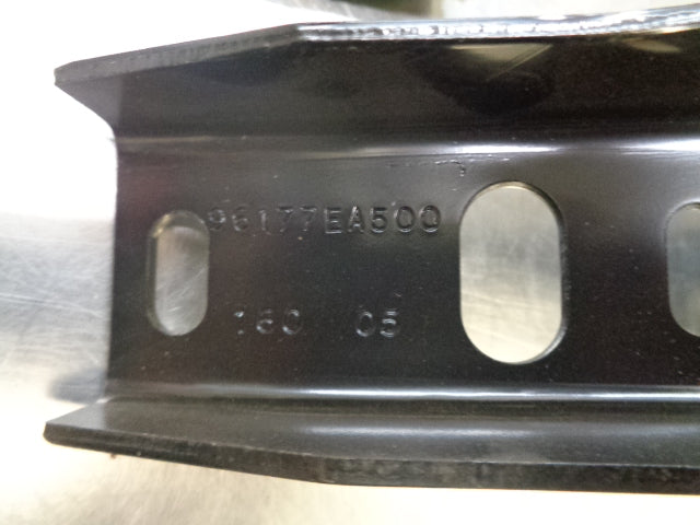 Nissan R51 Pathfinder Genuine Left Hand Side Step Bracket New Part