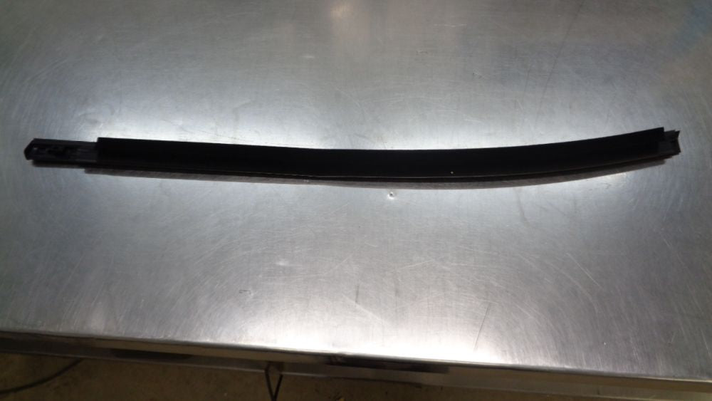 Mitsubishi Triton ML/MN Genuine RHR Belt Moulding New Part