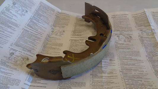 TOYOTA RAV4 1996 - 2000 GENUINE REAR PARK BRAKE SHOE NEW PART