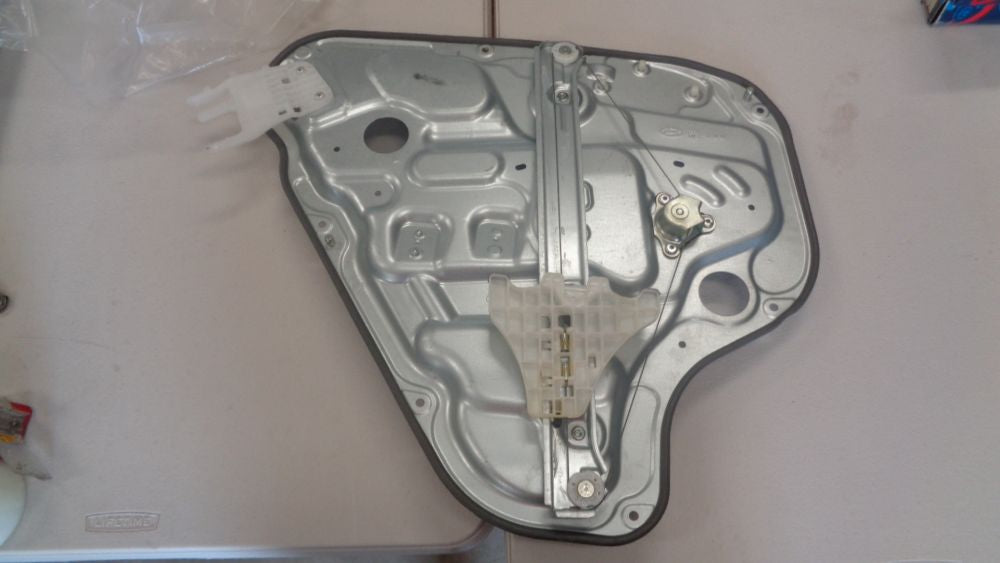Hyundai I30 Genuine Right Hand Rear Door Regulator New Part