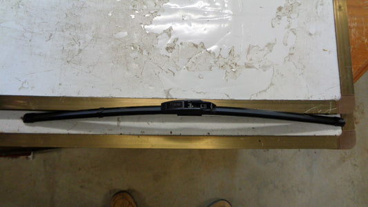 NISSAN NAVARA D40/PATHFINDER GENUINE WIPER BLADE NEW PART