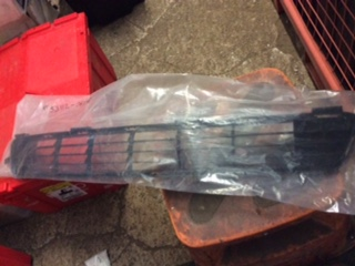 Toyota Camry / Aurion genuine lower front grille new part