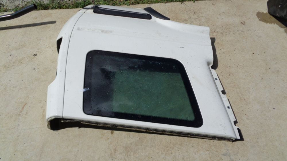 LAND ROVER GENUINE LEFT (PASSENGER) REAR 1/4 CUT USED PART
