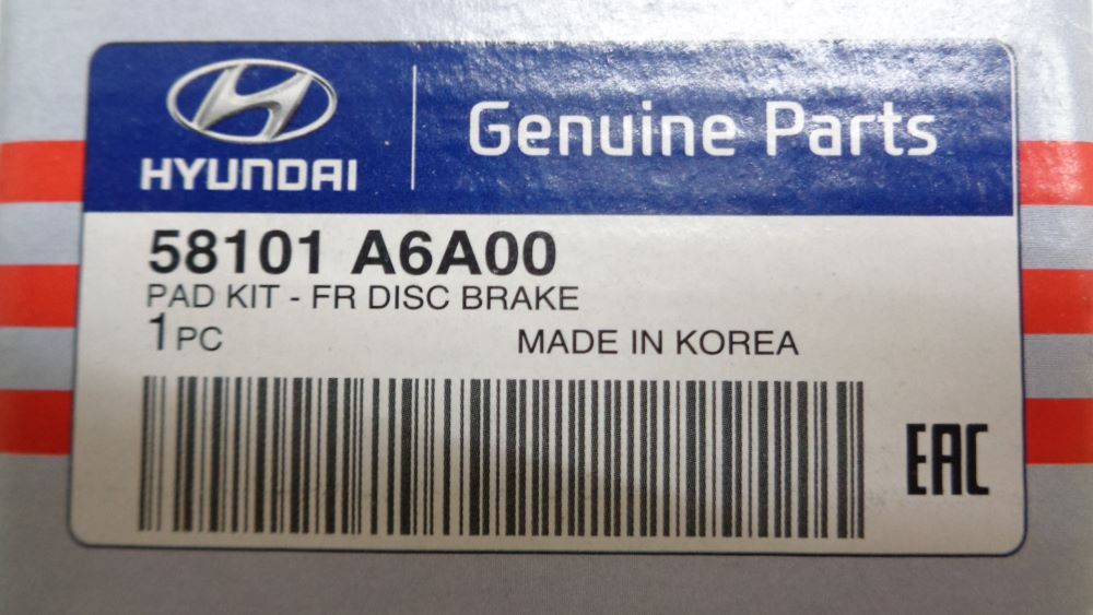 Hyundai I30 Hatch genuine set of front brake pads new part