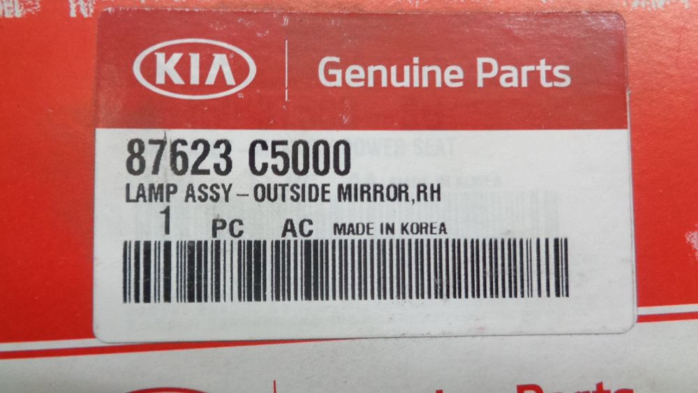 Kia Sorento Genuine Drivers Mirror Indicator Light New Part