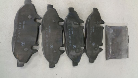 Mercedes-Benz Vito Genuine Front Brake pad Set New Part
