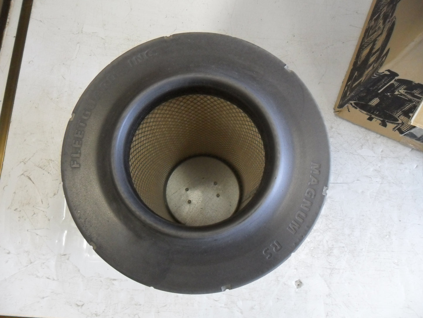 FleetGuard Air Filter To Suit Many Applications NEW PART