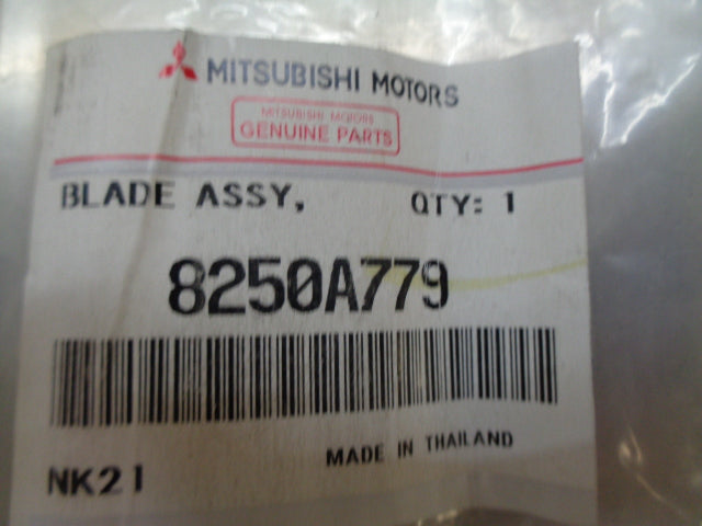 Mitsubishi Triton Genuine Wiper Blade Assy New Part