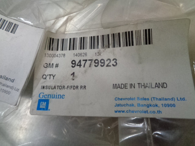 Holden RG Colorado Genuine Right Hand Front Guard Insulator New Part