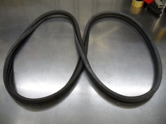 Nissan Navara D40 Genuine Right Hand Rear Welt Body Weather Strip New Part
