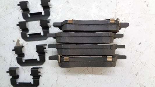 Hyundai I30 Hatch genuine set of front brake pads new part