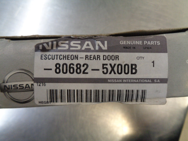 Nissan Navara D40 Genuine RHR Door Trim New Part