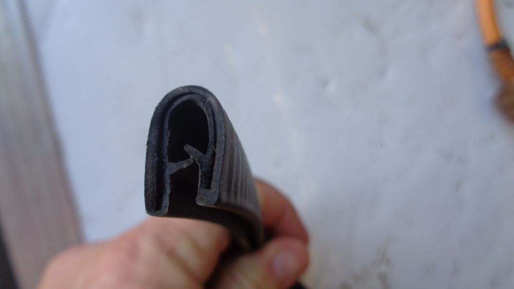 2M - PVC Pinchweld Universal 2 Pronged - 15mm x 10.3mm - New Part