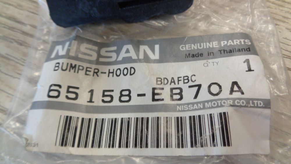 Nissan Navara THI D40 Genuine bonnet bumper stop New Part