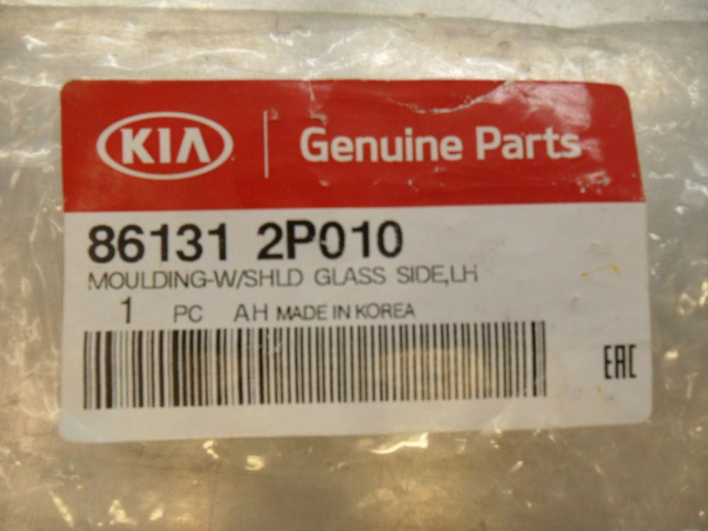 KIA Sorento Genuine LH Windshield Glass Moulding New Part
