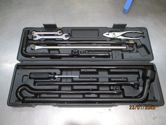 Toyota 200 Series VX Landcruiser Genuine Tool Box Complete Kit New