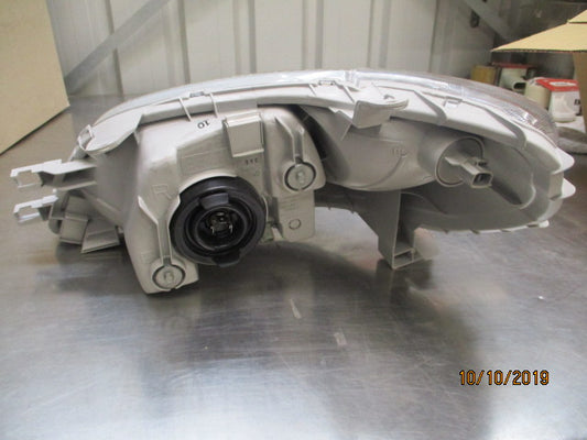 Toyota Echo Sedan Genuine Right Hand Head Light New Part.
