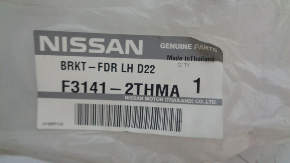 Nissan Navara D22 Genuine left front fender bracket New Part