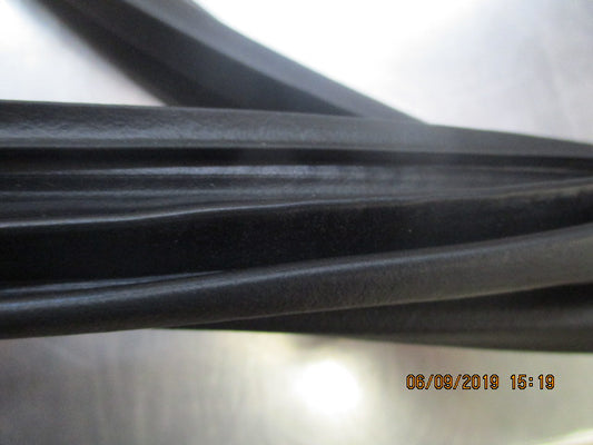 Nissan Qashqai Genuine Tailgate Weatherstrip New Part