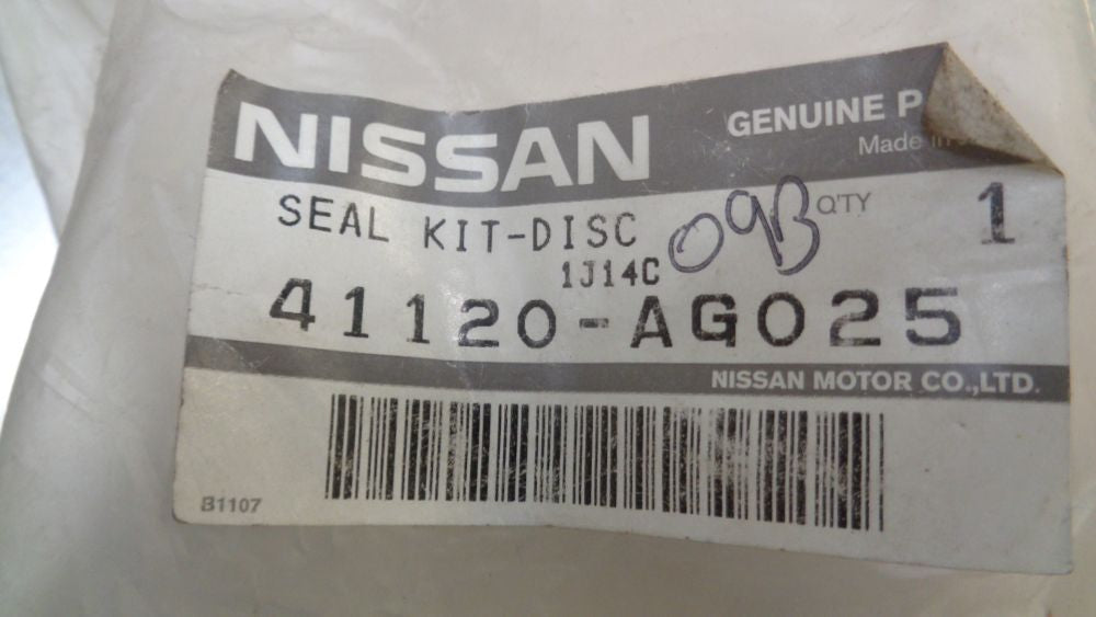 Nissan Navara D22/D21 Genuine Front Brake Caliper Seal Kit new Part