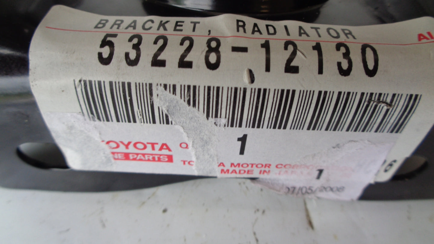 TOYOTA COROLLA GENUINE LOWER RADIATOR MOUNTING BRACKET NEW PART