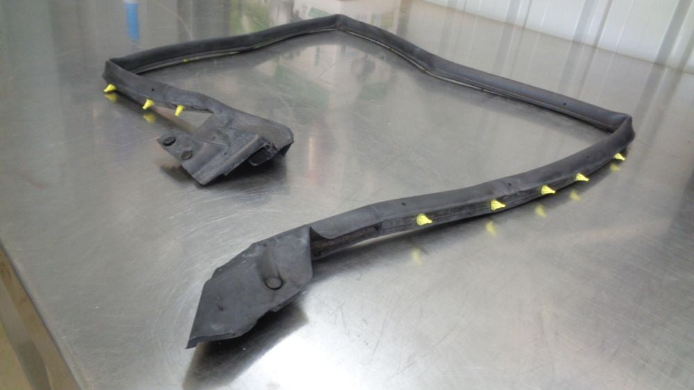 Mitsubishi Magna Genuine Passenger Front Door Weatherstrip New Part