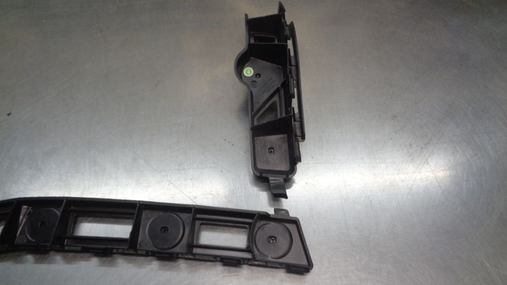 Holden Trail Blazer Genuine Left Hand Rear Bumper Fascia Guide Bracket New Part