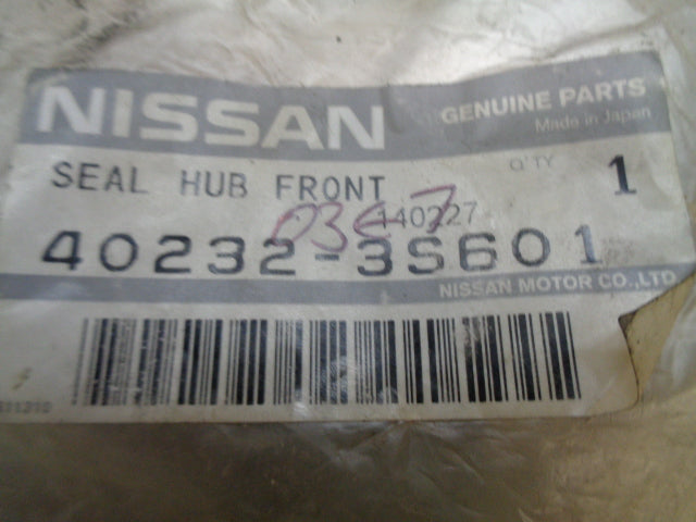 Nissan Navara Genuine Front Hub Seal New Part
