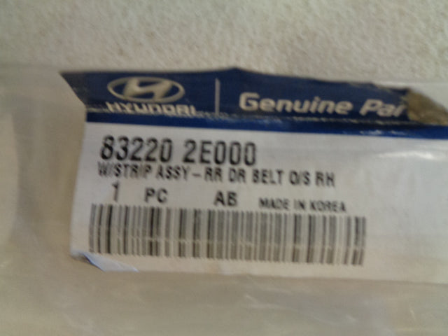 Hyundai Tucson Genuine RHR Weatherstrip Assy New Part