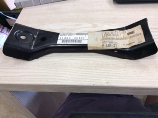 Nissan Navara D22 Genuine Transmission Crossmember New Part