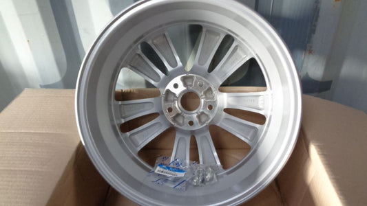 Hyundai IX35 Genuine New set of 4 18 x 6.5 Polished alloy Wheel New Part