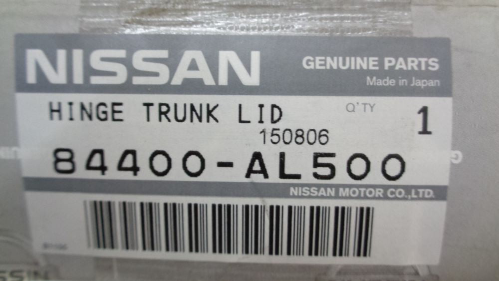 Nissan Skyline (Infinity) sedan Genuine boot lid hinge right new