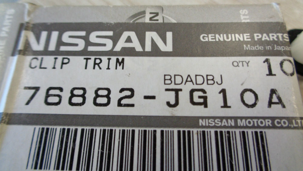 Nissan Juke Genuine Wheel Moulding Clip New Part