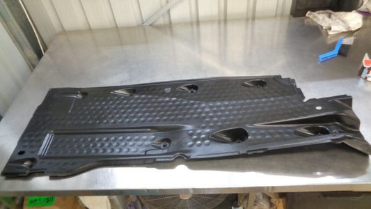 VW Passat Genuine Right Under Side Belly Pan Protector New Part.