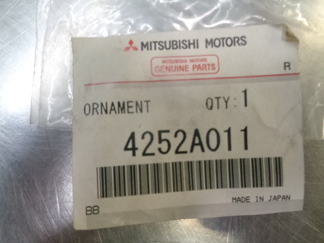 Mitsubishi 380 Genuine Center Cap New Part