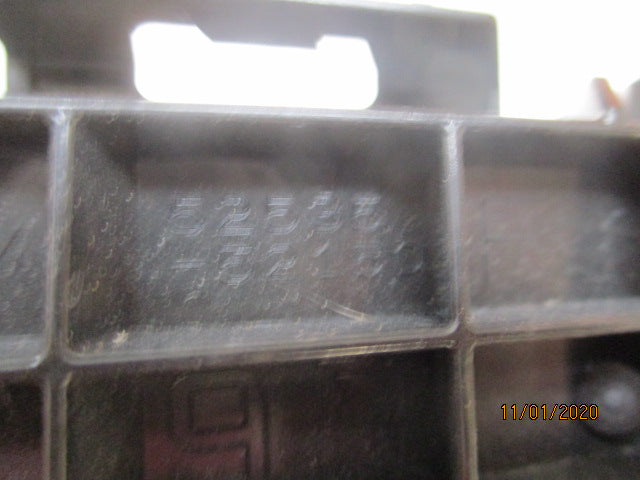 Toyota Prius Genuine Right Hand Front Side Bumper Retainer New Part