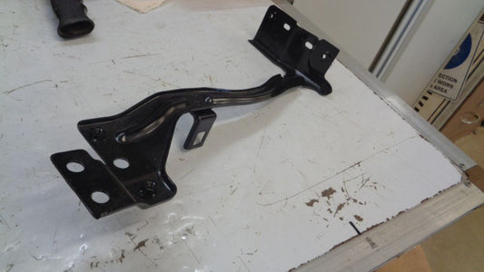 Nissan Navara D22 Genuine left front fender bracket New Part