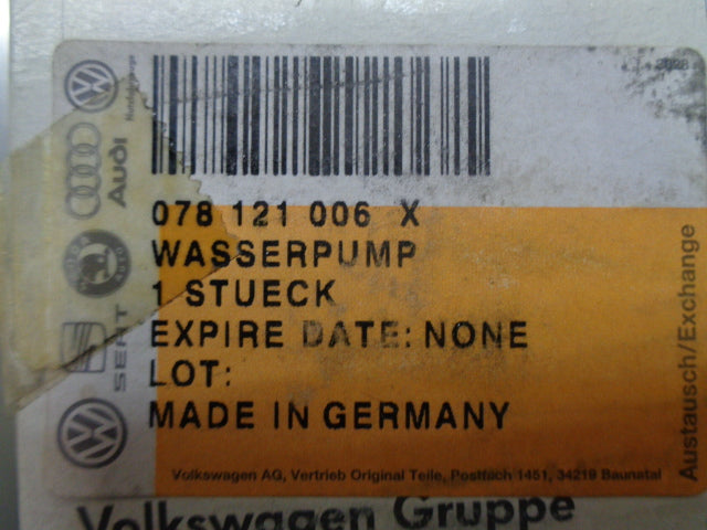 VW Passat Genuine Water Pump With Gasket New Part