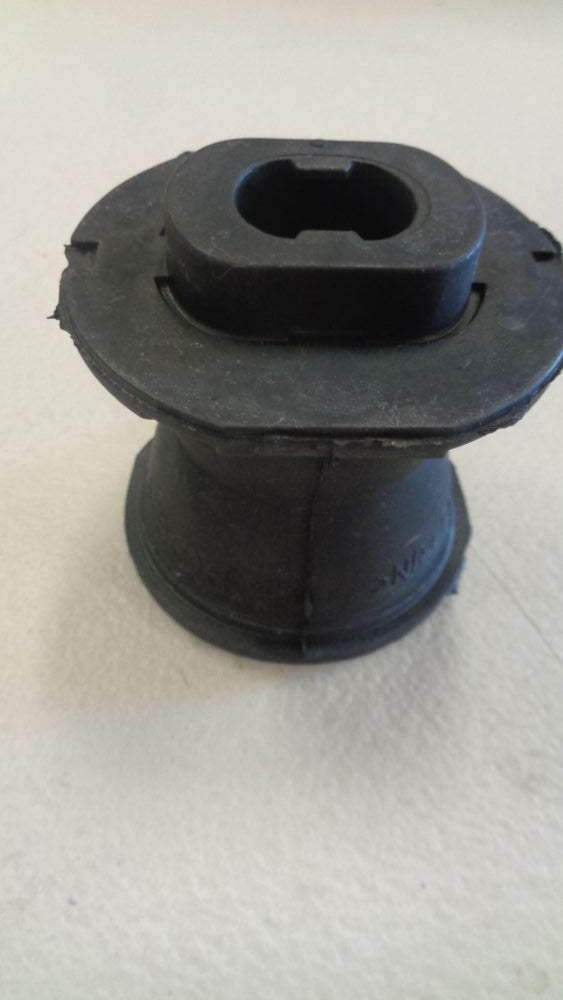 Isuzu D-Max Genuine No.2 Cab Rubber mounting Cushion New Part