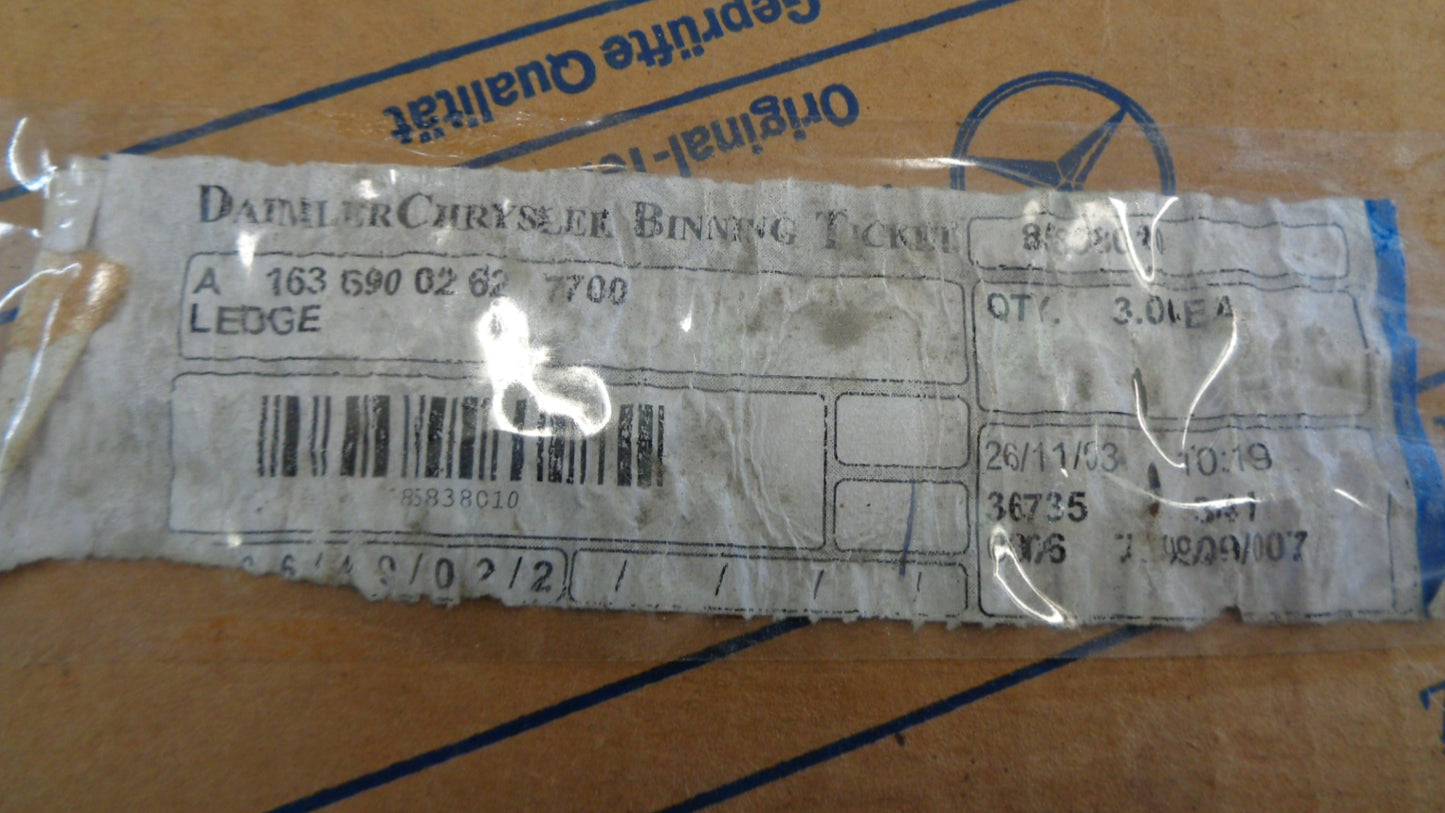 Mercedes Benz ML Series Front Right Hand Door Moulding New Part